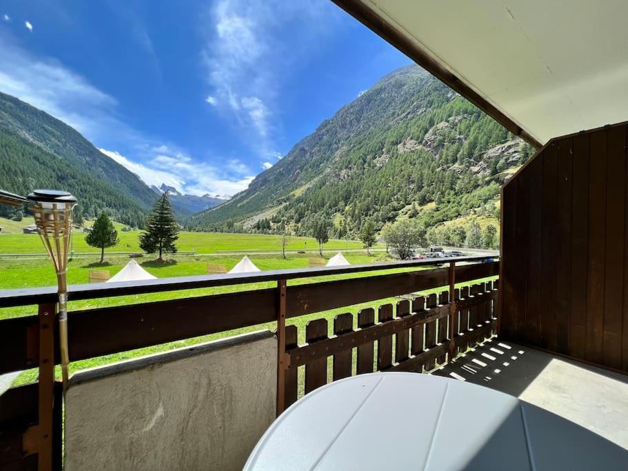 Pure Comfort! Entire Apartment With Abundant Space Near Zermatt With Parking! Täsch Kültér fotó