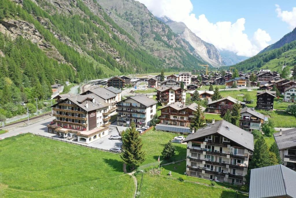 Pure Comfort! Entire Apartment With Abundant Space Near Zermatt With Parking! Täsch Kültér fotó